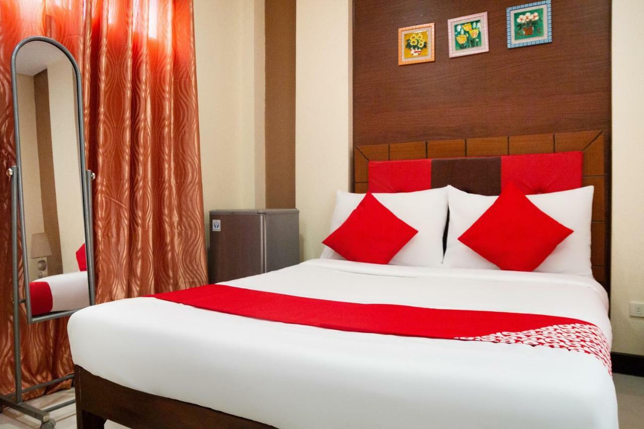 โอโย 153 มอนแคลร์ สวีท Hotel Davao ภายนอก รูปภาพ